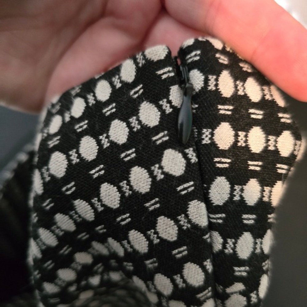 Ann Taylor LOFT Skirt Black & White Dot Pattern Career Casual Size 2P - Picture 7 of 10